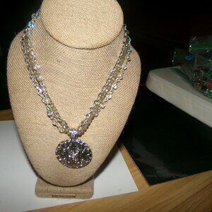 VINTAGE AVON NECKLACE WITH CLIP ON EARINGS.